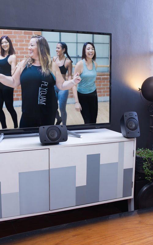 mockup-of-a-flat-screen-smart-tv-with-a-sound-system-25877 (1) mockup-of-a-flat-screen-smart-tv-with-a-sound-system-25877 (1)